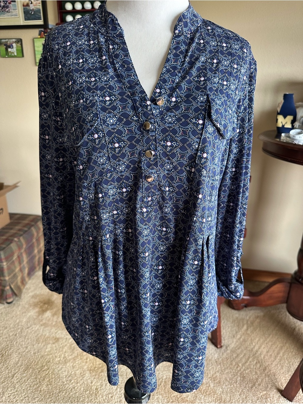 DB Established 1962 Dressbarn Size L Navy Geometric Floral Tunic Blouse